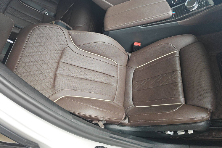 宝马5系 2021款 530Li 尊享型 M运动套装局部细节41