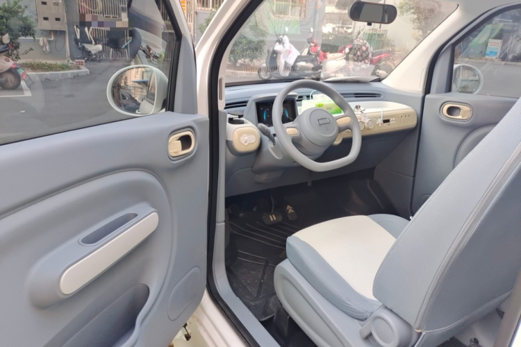 奔腾小马 2025款 222km 灵动马中控内饰20