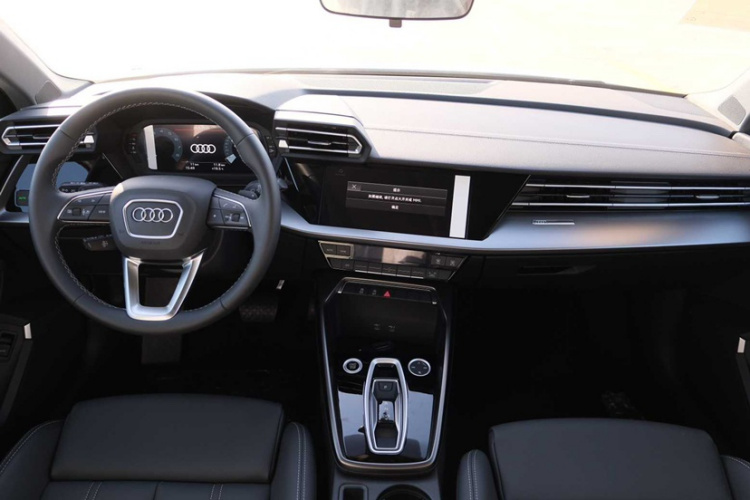 奥迪A3 2025款 A3L Limousine 35TFSI 飞驰尊享型 +豪华臻选包中控内饰7001