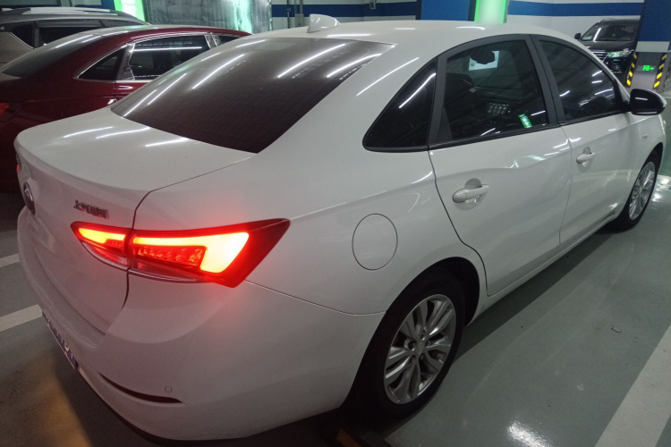 别克 英朗 2019款 15T 双离合互联精英型 国VI车身外观7