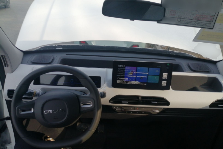 吉利银河 2024款 熊猫mini 200km 耐力熊中控内饰7002