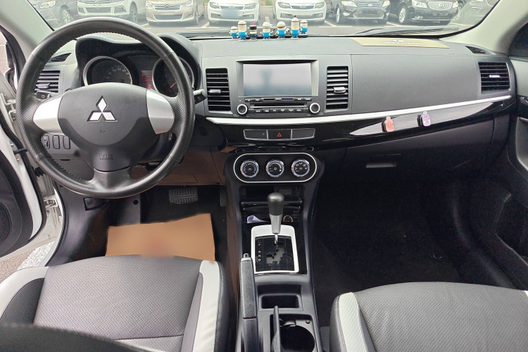 三菱 翼神 2016款 1.8L CVT黑白复刻版中控内饰7003