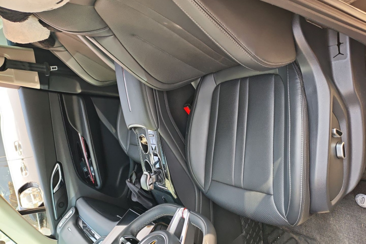 红旗HS3 2023款 1.5T 两驱善为版中控内饰19