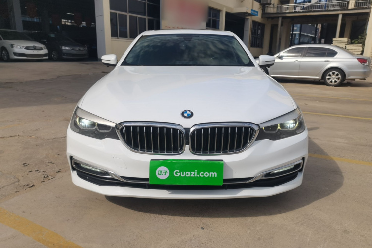 宝马5系 2018款 改款 530Li 领先型 豪华套装车身外观2