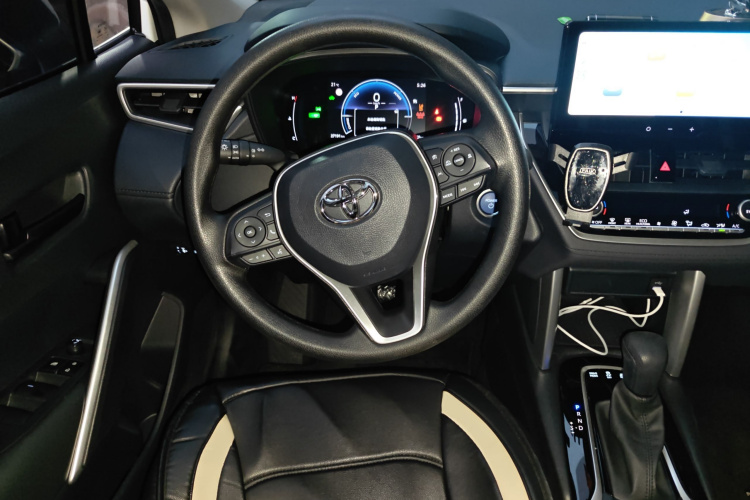 丰田 锋兰达 2023款 2.0L 智能电混双擎 领先版中控内饰13