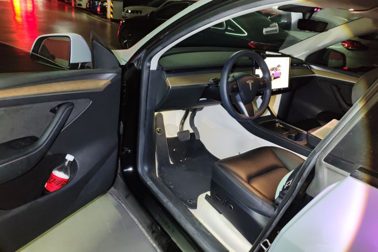 特斯拉 Model Y 2022款 改款 后轮驱动版中控内饰20
