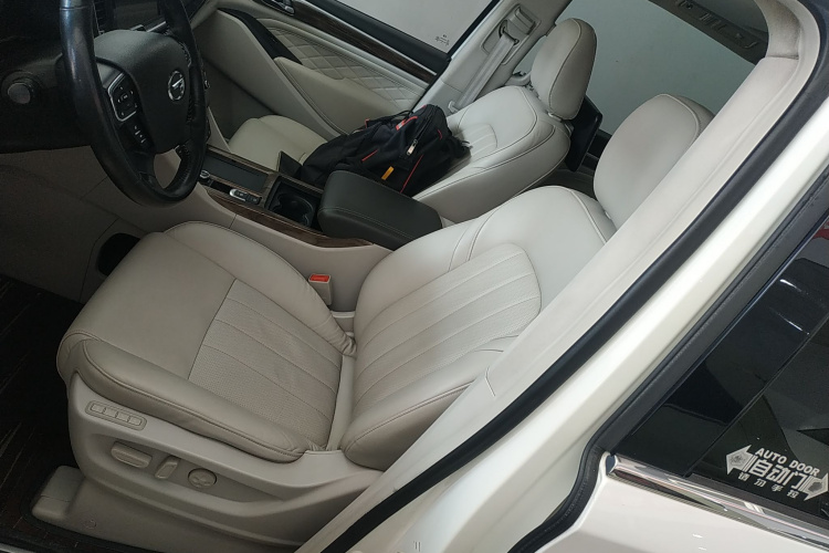 广汽传祺 传祺M8 2018款 320T 旗舰版局部细节19