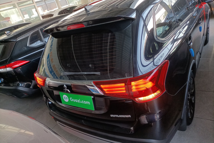 三菱 欧蓝德 2020款 2.0L 两驱畅享版 5座车身外观6004