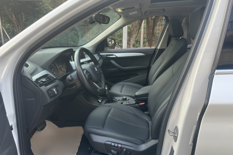 宝马X1 2019款 sDrive20Li 领先型中控内饰7003