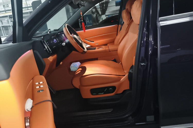 鸿蒙智行 问界M8 2025款 纯电 Max+ 六座四驱版中控内饰19