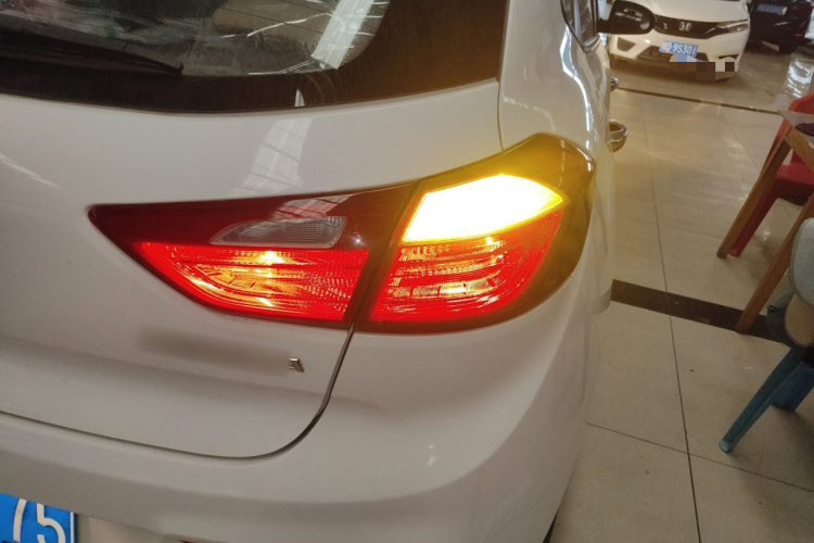 现代 悦纳RV 2017款 1.4L 自动活力版SPORT 国V车身外观6006