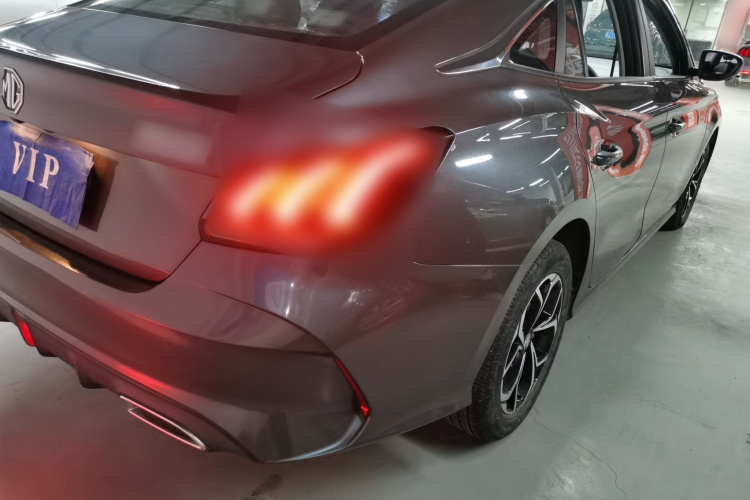 名爵 MG5 2021款 180DVVT CVT青春豪华版车身外观9