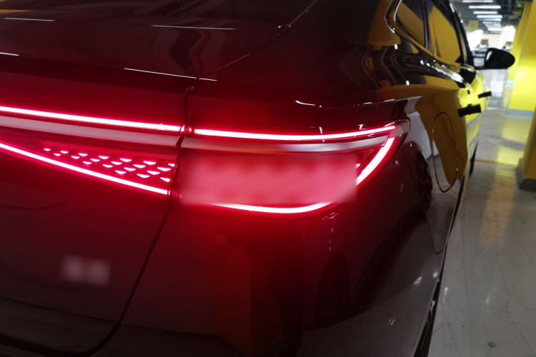 比亚迪 海豹 2023款 DM-i 1.5L 121km 尊贵型车身外观9