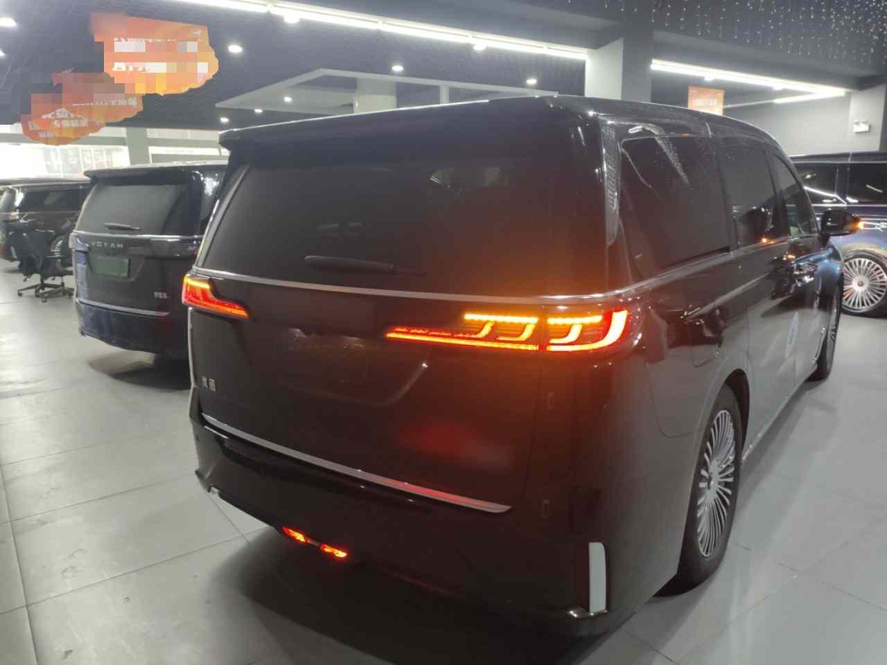 岚图汽车 岚图梦想家 2025款 PHEV 四驱旗舰鲲鹏版(3)