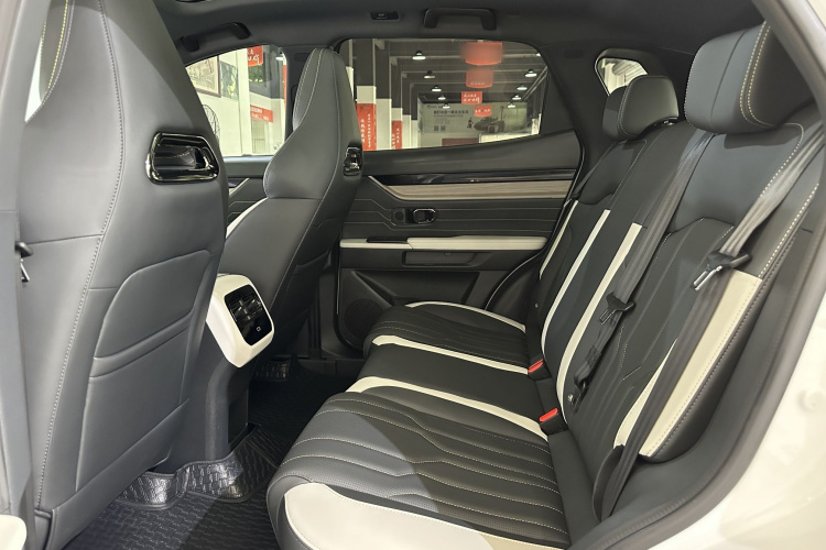 捷途山海L6 2024款 1.5TD DHT MAX中控内饰7003