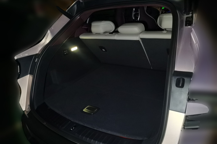 小米汽车 小米YU7 2025款 超长续航高性能四驱Max版中控内饰23