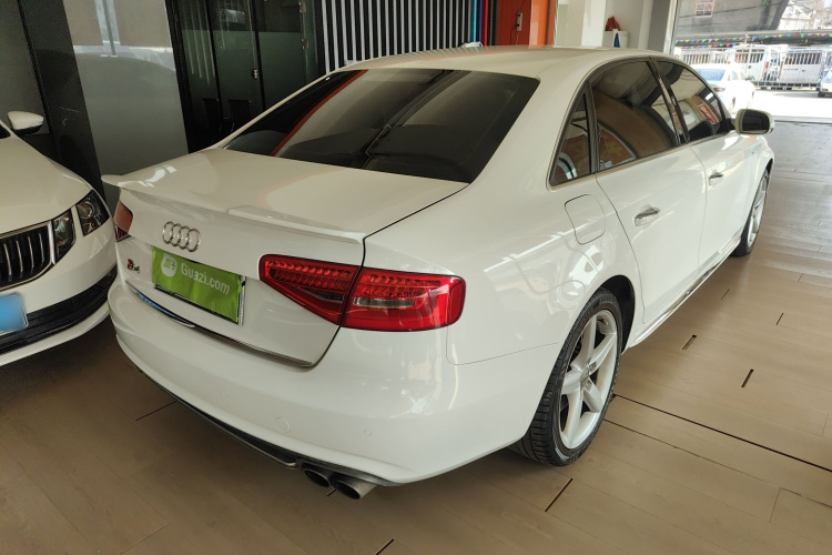 奥迪A4L 2016款 35 TFSI 自动标准型车身外观7