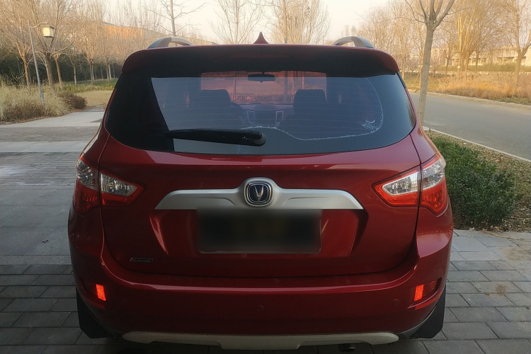 长安CS35 2016款 1.6L 自动豪华型 国V车身外观6