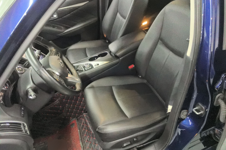 英菲尼迪Q50L 2018款 2.0T 舒适版 国V中控内饰19