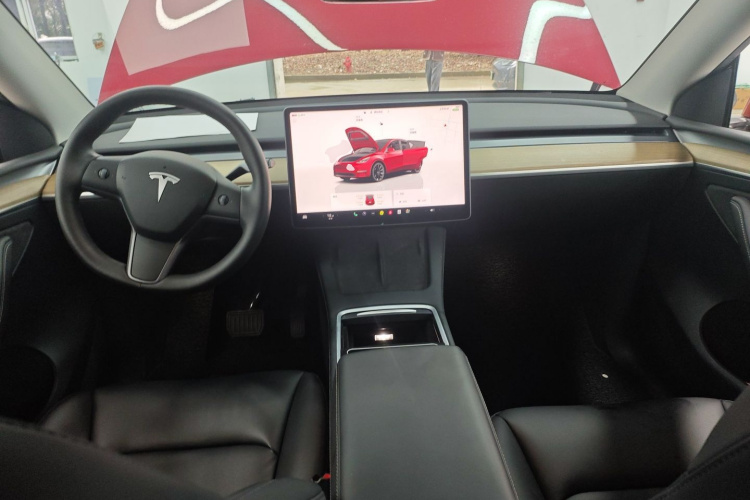 特斯拉 Model Y 2022款 长续航全轮驱动版中控内饰12
