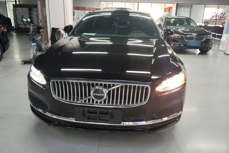 沃尔沃S90新能源 2025款 插电式混动 四驱长续航智逸豪华版车身外观2