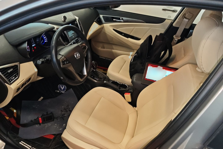 长安 逸动 2016款 1.6L 自动风尚型中控内饰19