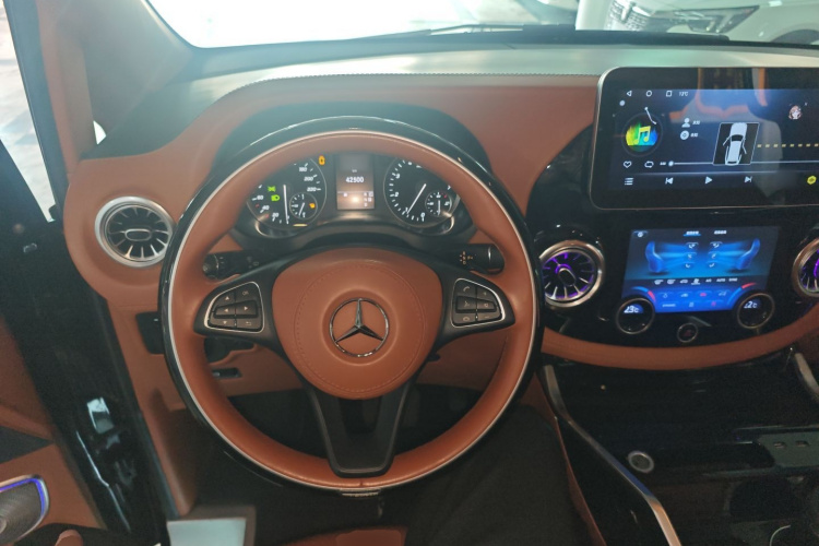 奔驰 威霆 2023款 2.0T 精英版 7座局部细节13