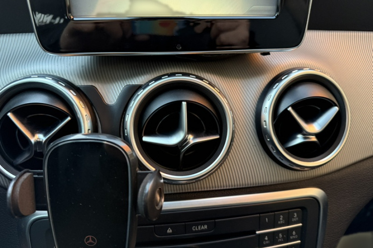 奔驰GLA 2016款 GLA 200 动感型中控内饰7007