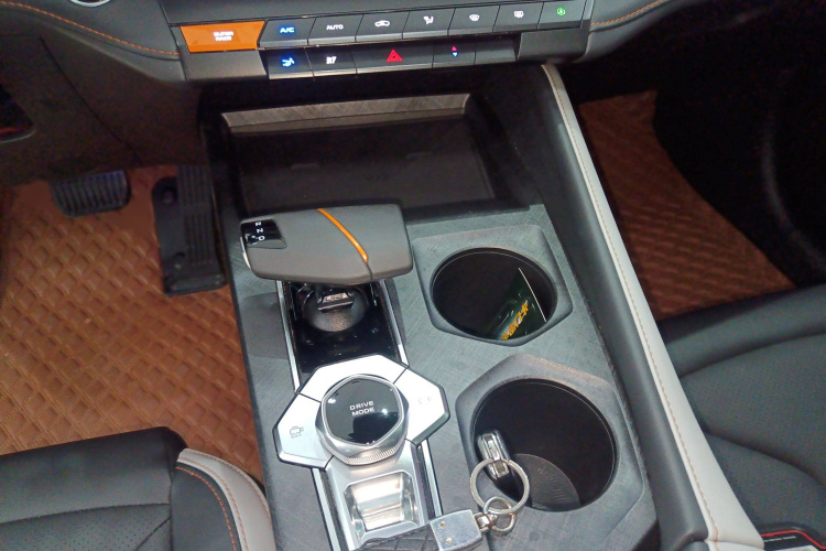 长安UNI-V 2023款 1.5T 尊贵型局部细节18