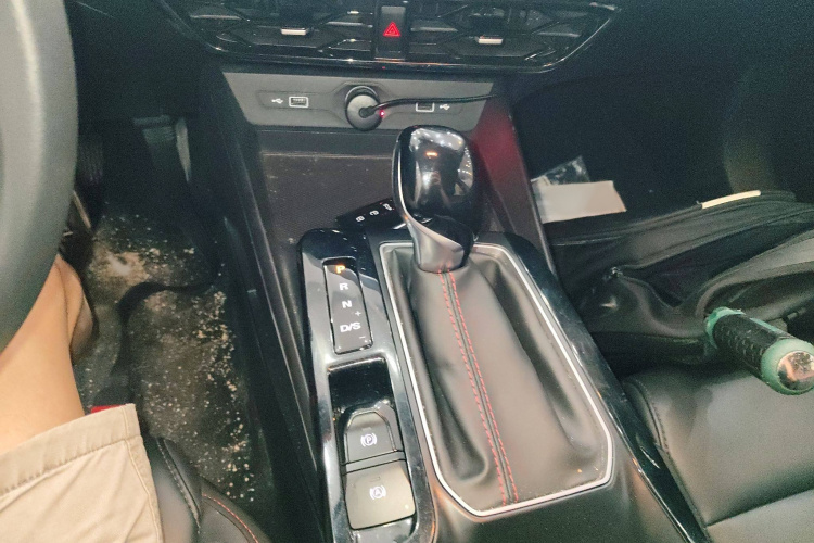 名爵 MG5 2022款 180DVVT CVT青春豪华版局部细节18