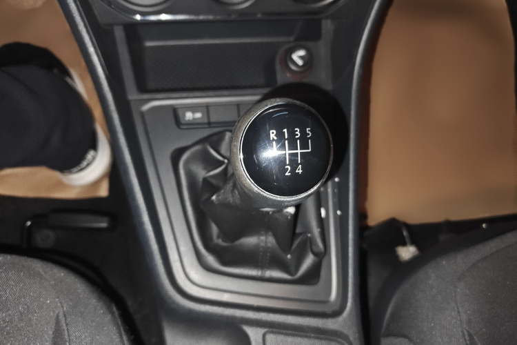 大众 朗逸 2015款 1.6L 手动风尚版局部细节18