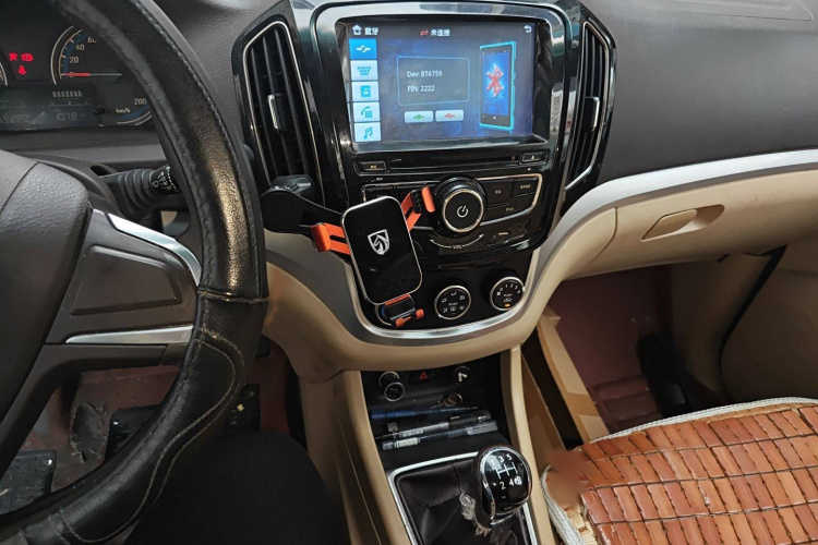 宝骏730 2014款 1.5L 手动标准型 7座局部细节16