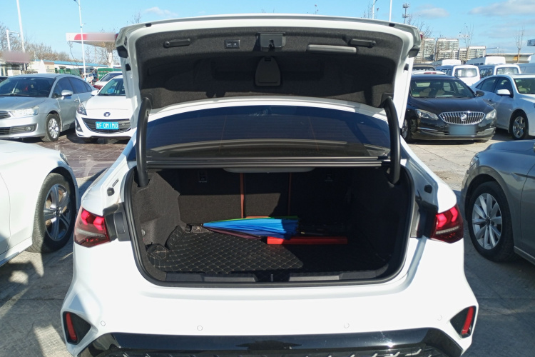 奥迪A3 2025款 A3L Limousine 35TFSI 飞驰尊享型机舱底盘23