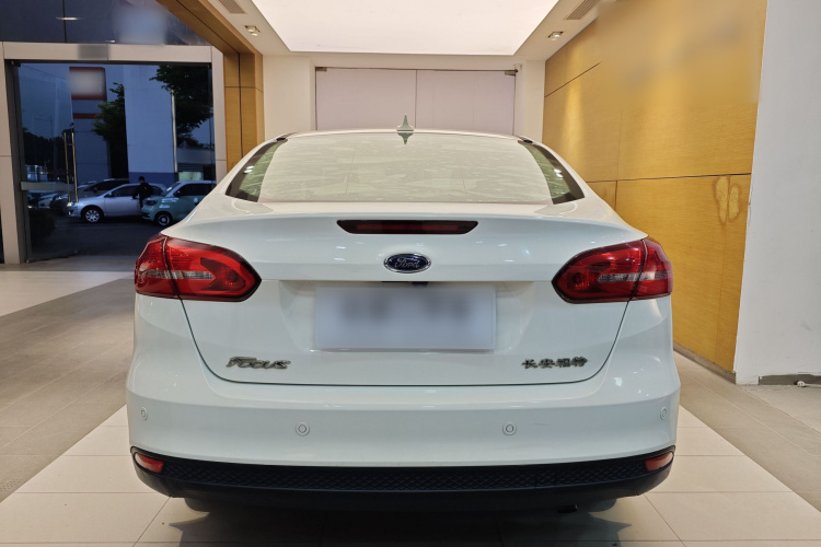 福特 福克斯 2017款 三厢 1.6L 自动风尚型智行版车身外观6001