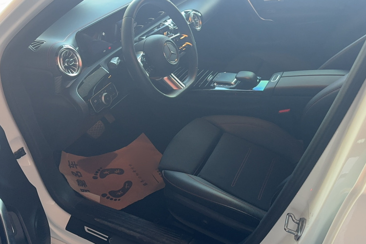 奔驰A级 2023款 A 200 L 时尚型局部细节23