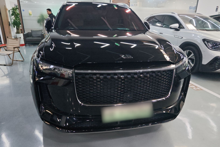 理想汽车 理想ONE 2020款 增程6座版车身外观2