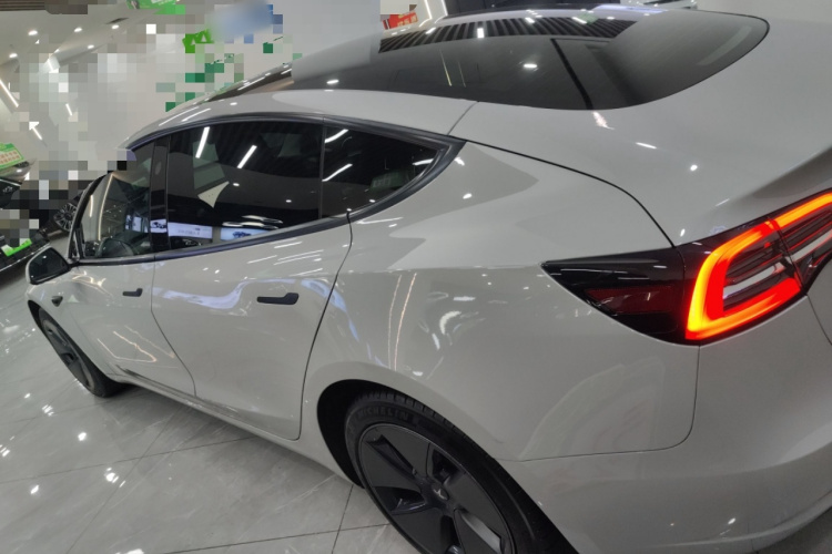 特斯拉 Model 3 2022款 后轮驱动版车身外观4