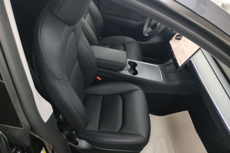 特斯拉 Model Y 2024款 长续航全轮驱动版局部细节41