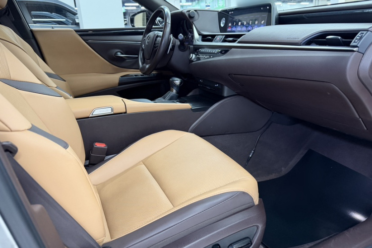 雷克萨斯ES 2020款 300h 卓越版中控内饰7009