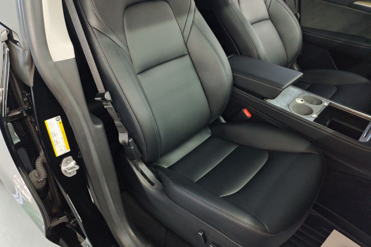 特斯拉 Model Y 2022款 改款 长续航全轮驱动版局部细节41