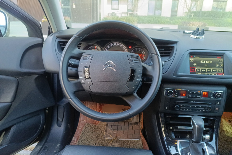 雪铁龙C5 2014款 2.0L 自动尊享型中控内饰13