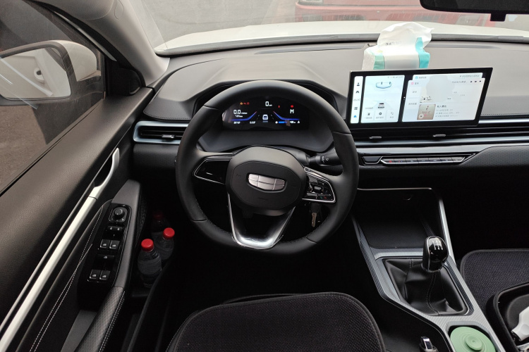 吉利汽车 帝豪 2026款 第4代 400万纪念款 1.5L 手动超越型中控内饰13