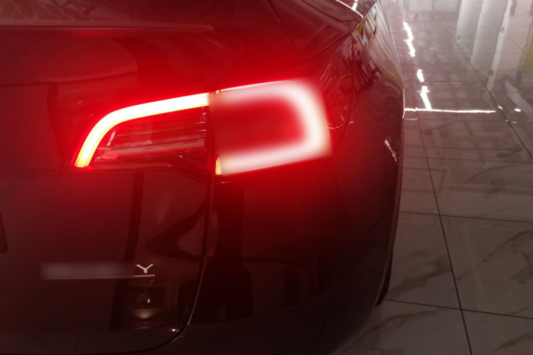 特斯拉 Model Y 2022款 Performance高性能全轮驱动版车身外观6006