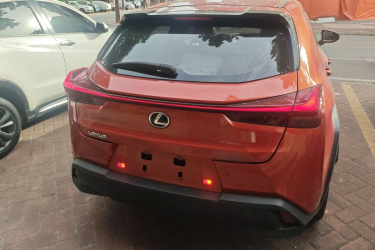 雷克萨斯UX 2019款 260h 探·酷版 国VI车身外观6