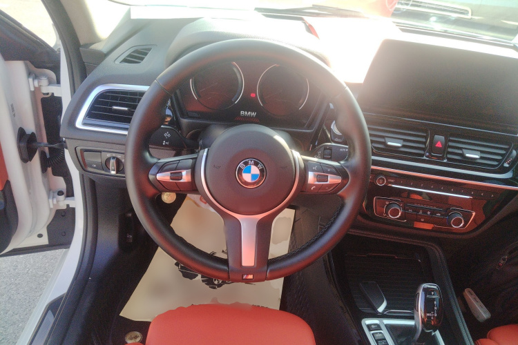 宝马1系 2022款 125i M运动曜夜版局部细节13