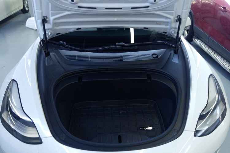 特斯拉 Model 3(进口) 2019款 Performance高性能全轮驱动版机舱底盘24