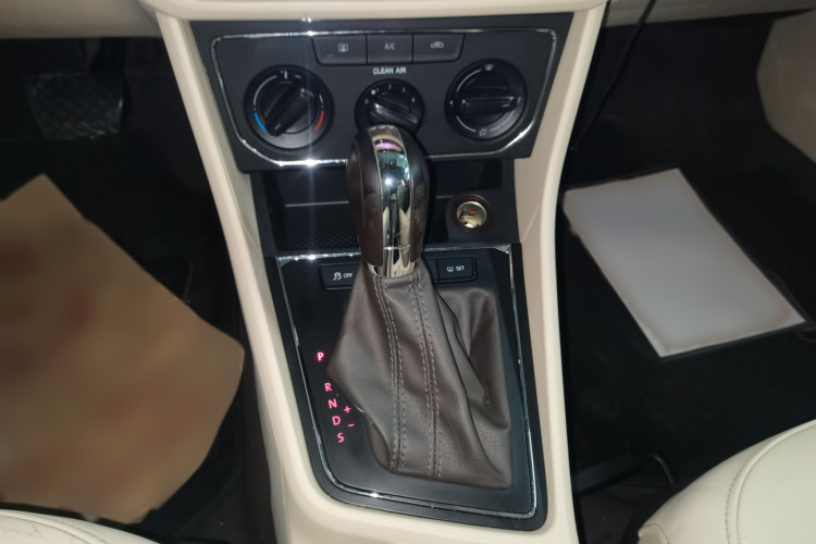 大众 朗逸 2015款 230TSI DSG舒适版局部细节18