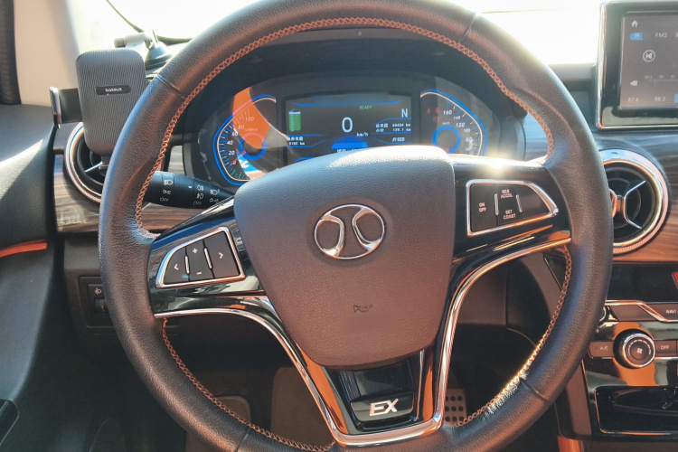 北汽新能源EX 2018款 EX360 新潮版中控内饰13