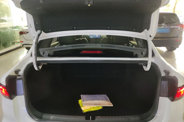 吉利汽车 帝豪 2023款 第4代冠军版 1.5L CVT豪华型机舱底盘23