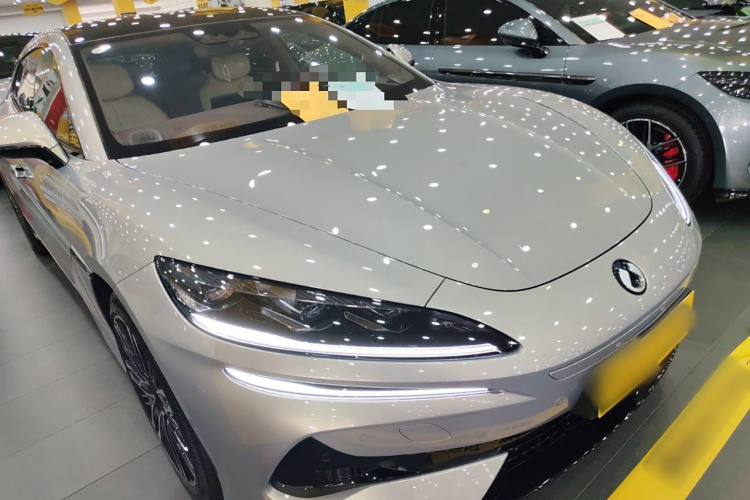 腾势Z9GT 2024款 1100四驱Ultra版车身外观3